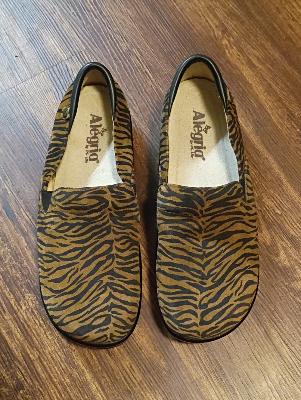 Alegria Keli Pro Slip On Tiger-Print Shoes in Brown and Black Size 40(-9.5-10)